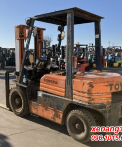 Mặt sau xe nâng dầu 2.5 tấn Toyota 5FD25-12113