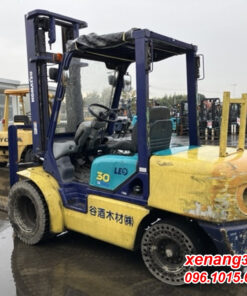 Mặt sau xe nâng dầu 3 tấn Komatsu FD30W-12