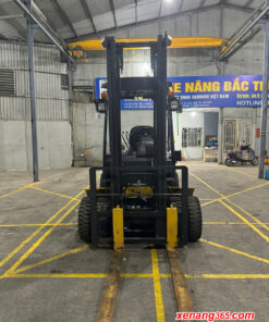 Mặt trước xe nâng điện 2.5 tấn Komatsu FE25-1-304168