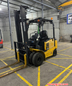 Mặt trước xe nâng điện 2.5 tấn Komatsu FE25-1-304168
