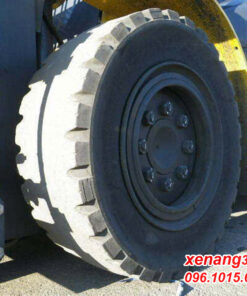 Xe nâng dầu 4.5 tấn Komatsu FH45-1 số tự động cao 4m 2014 dịch càng Lốp xe nâng dầu 4.5 tấn Komatsu FH45-2014