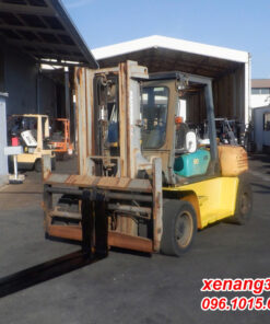 Mặt trước xe nâng dầu 5 tấn Komatsu FD50-8