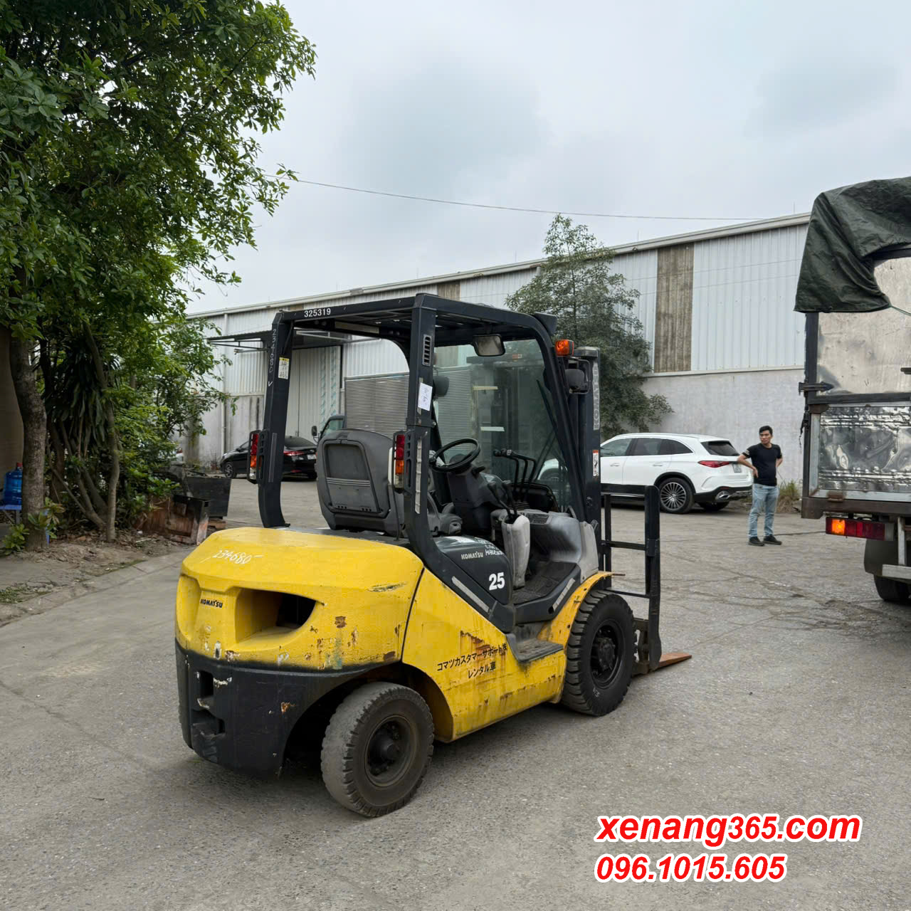 xe-nang-dau-2-5-tan-Komatsu-FD25HT-17-325319 (3) Mặt sau xe nâng dầu 2.5 tấn komatsu FD25HT-17