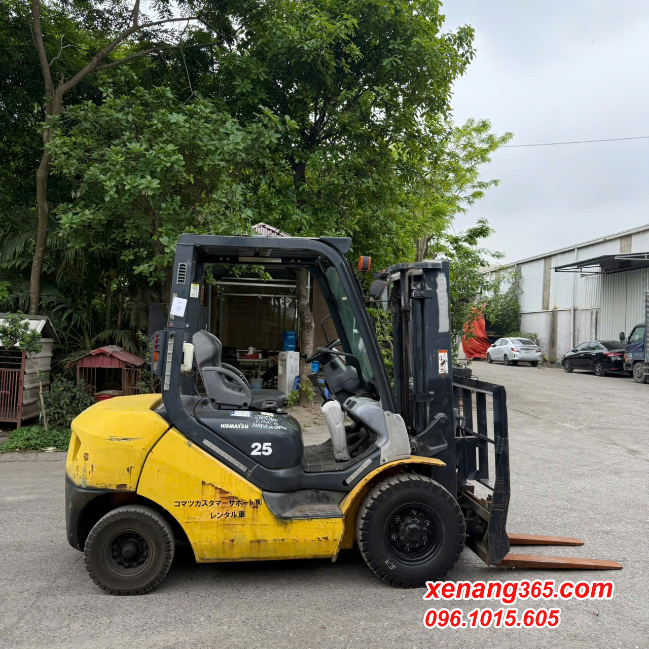 xe-nang-dau-2-5-tan-Komatsu-FD25HT-17-325319 (5) Mặt bên xe nâng dầu 2.5 tấn komatsu FD25HT-17