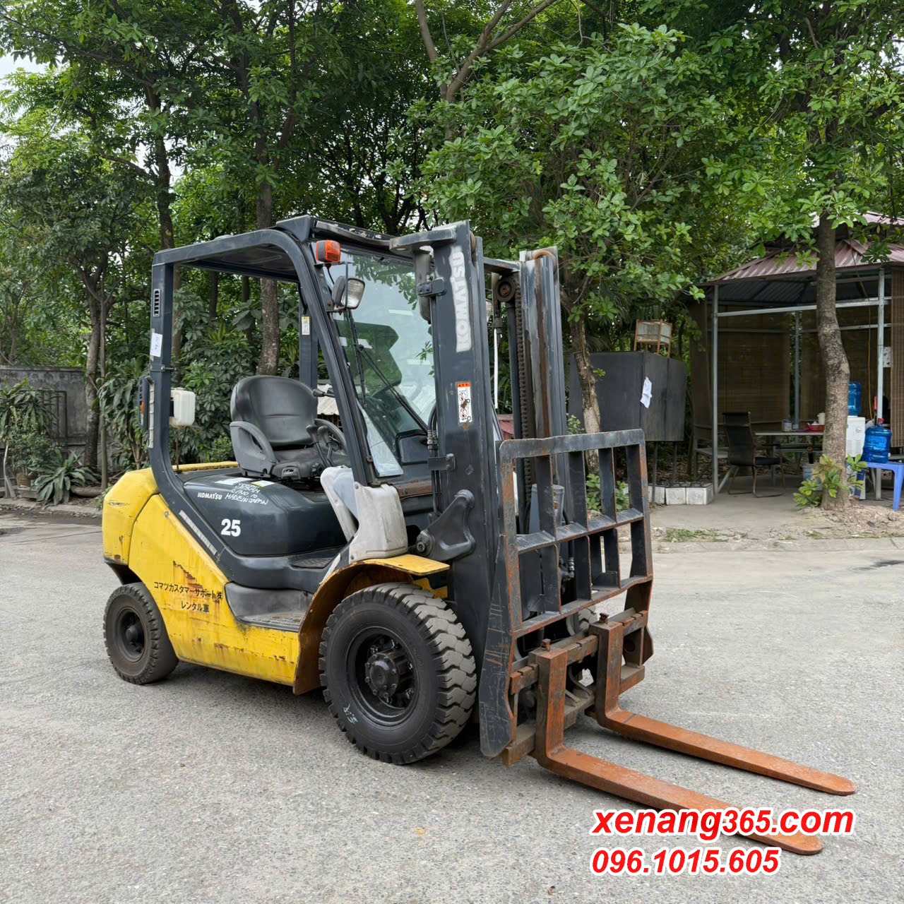 Mặt trước xe nâng dầu 2.5 tấn komatsu FD25HT-17