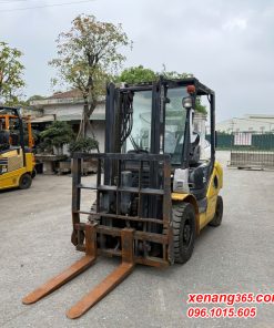 Xe nâng dầu 2.5 tấn Komatsu FD25HT-17- 325319 số sàn côn ngâm dầu gật gù chất lượng cao|Xe nâng Nhật bãi Mặt trước xe nâng dầu 2.5 tấn komatsu FD25HT-17