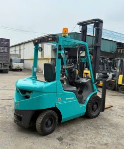 Xe nâng dầu 2.5 tấn Mitsubishi FD25T số tự động cao 4.5m F18C-51151 Mặt sau xe nâng dầu 2.5 tấn Mitsubishi FD25T-F18C-51151