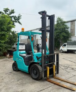 Xe nâng dầu 2.5 tấn Mitsubishi FD25T số tự động cao 4.5m F18C-51151 Mặt trước xe nâng dầu 2.5 tấn Mitsubishi FD25T-F18C-51151