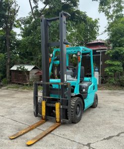 Xe nâng dầu 2.5 tấn Mitsubishi FD25T số tự động cao 4.5m F18C-51151 Mặt trước xe nâng dầu 2.5 tấn Mitsubishi FD25T-F18C-51151
