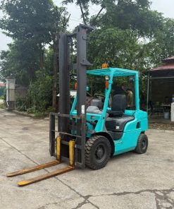 Xe nâng dầu 2.5 tấn Mitsubishi FD25T số tự động cao 4.5m F18C-51151 Mặt trước xe nâng dầu 2.5 tấn Mitsubishi FD25T-F18C-51151