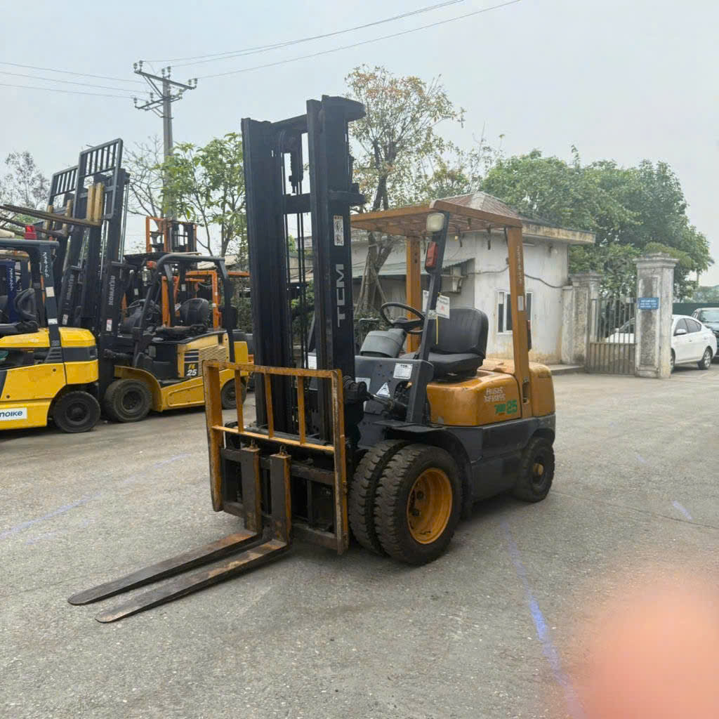 xe nâng dầu 2.5 tấn TCM FD25Z5 32F65895