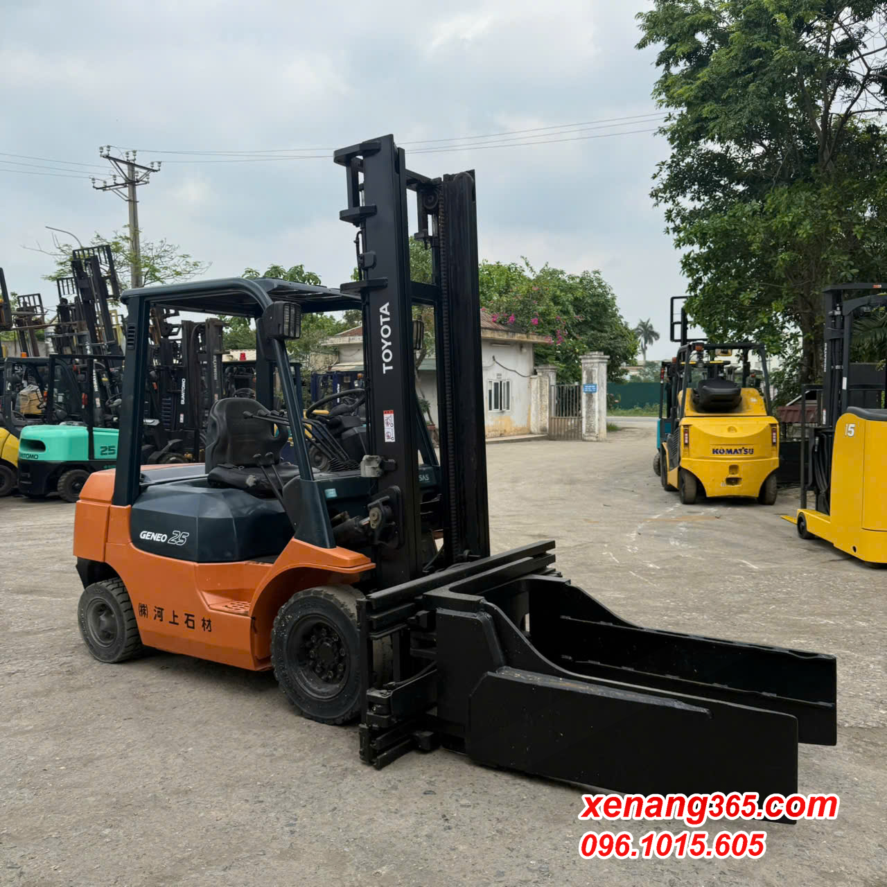 Mặt trước xe nâng dầu 2.5 tấn Toyota 7FD25-15094 kẹp vuông