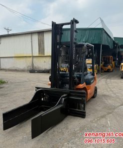 Mặt trước xe nâng dầu 2.5 tấn Toyota 7FD25-15094 kẹp vuông