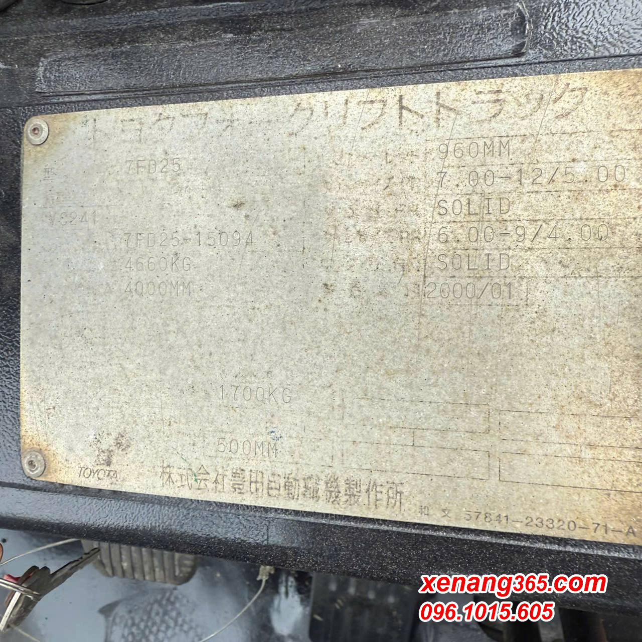 Tem xe nâng dầu 2.5 tấn Toyota 7FD25-15094 kẹp vuông
