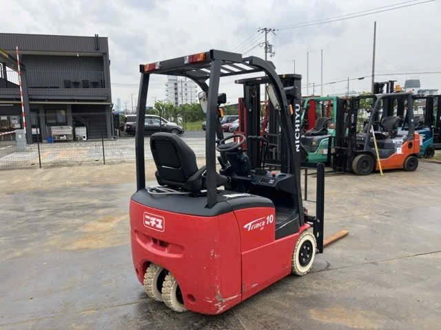 Mặt sau xe nâng điện ngồi lái 1 tấn xe-nang-ngoi-lai-1-tan-Nichiyu-FBT10PN-80-300SF