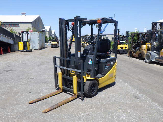 Mặt trước xe nâng điện ngồi lái 1 tấn xe-nang-ngoi-lai-1-tan-Komatsu-FB10M-12