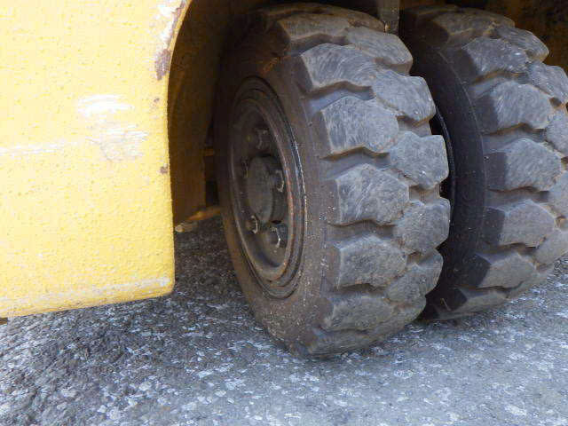Bánh số 3 xe nâng điện ngồi lái 1 tấn xe-nang-ngoi-lai-1-tan-Komatsu-FB10M-12