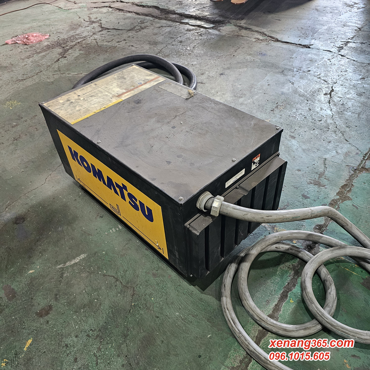 Bộ sạc xe nâng điện 2.5 tấn và 3 tấn Komatsu FE25-2, FE30-2 hàng bãi theo xe chất lượng cao – Komatsu forklift charger Bộ sạc xe nâng điện 2.5 tấn và 3 tấn Komatsu FE25-2, FE30-2