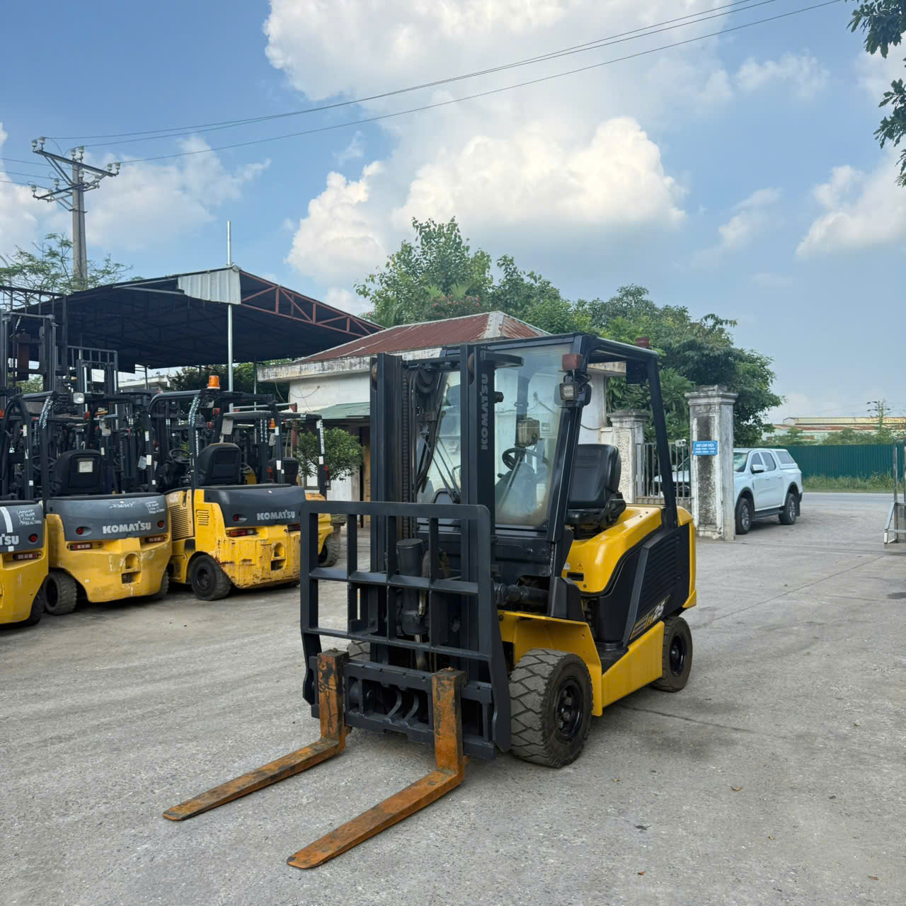 Xe nâng điện 2.5 tấn Komatsu FE25-2-gật gù