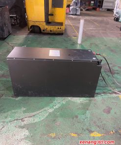 Bình điện lithium cho xe nâng điện đứng lái 1 tấn, 1.3 tấn, 1.5 tấn, 1.8 tấn Komatsu, Toyota, Nichiyu, Sumitomo là một lựa chọn rất hợp lý giành cho khách hàng có nhu cầu sử dụng lâu dài trong ngày. Bình Lithium dung lượng lớn cho phép xả sâu giúp cho xe nâng có thể làm việc lâu dài. Bình Lithium mang lại cho khách hàng sự tiện dụng để tập trung làm việc.
