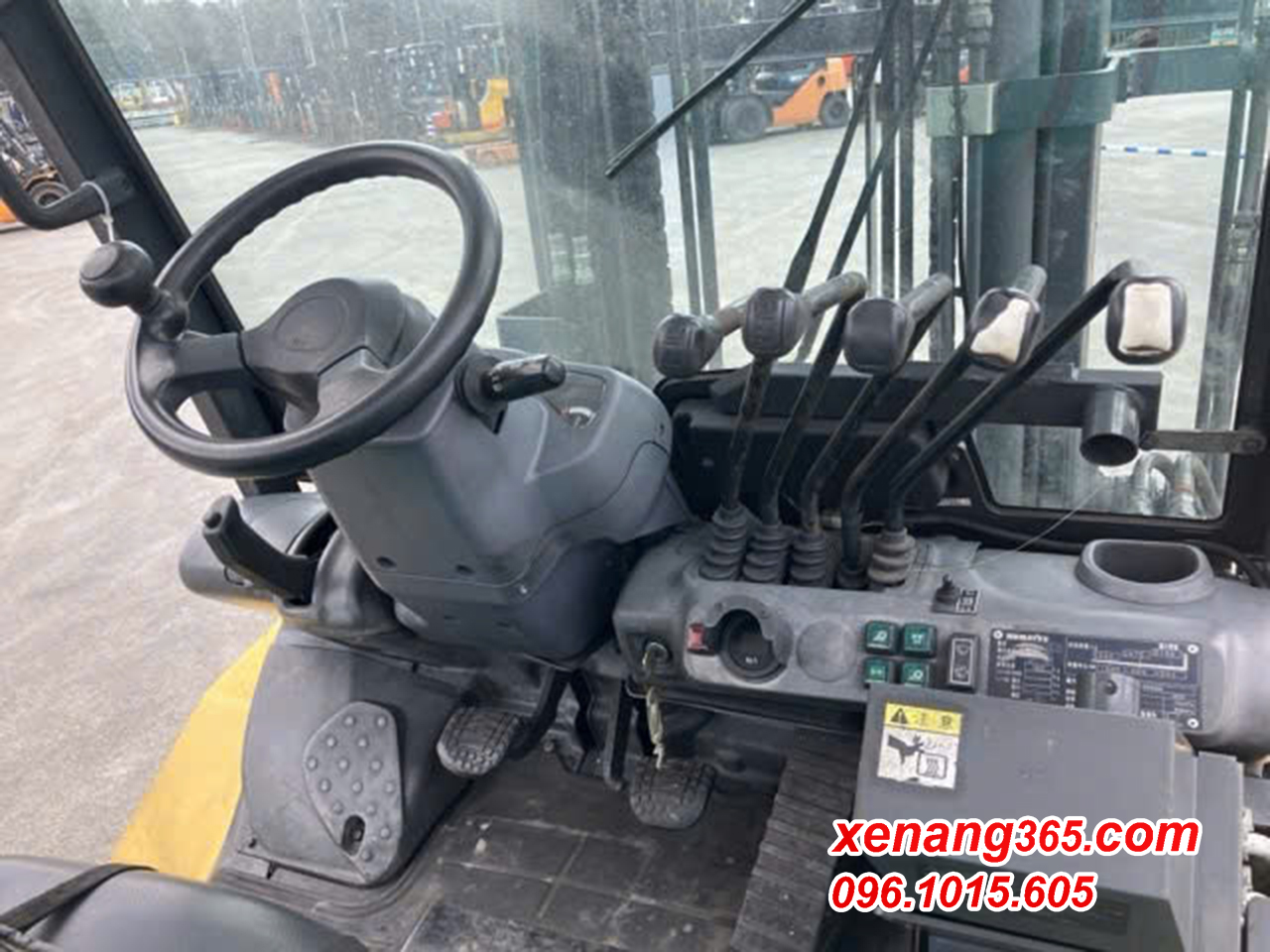 xe-nang-dau-4-tan-Komatsu-FH40-10-135185 (1) xe nâng dầu 4 tấn Komatsu FD40T-10