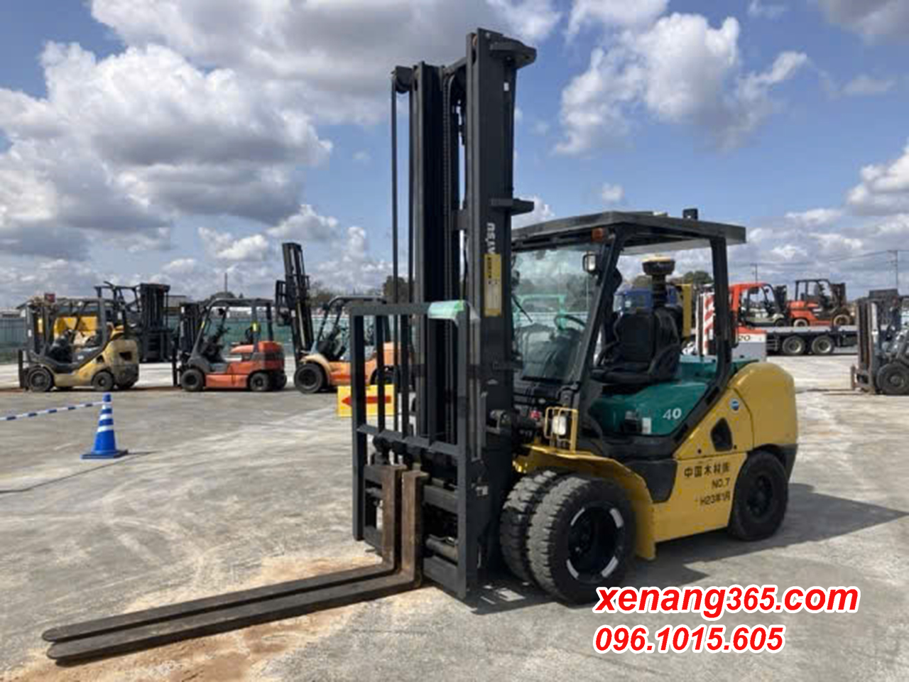 Xe nâng dầu 4 tấn Komatsu FH40T-10 135185 số tự động dịch giá và dịch càng cao 5m xe nâng dầu 4 tấn Komatsu FD40T-10