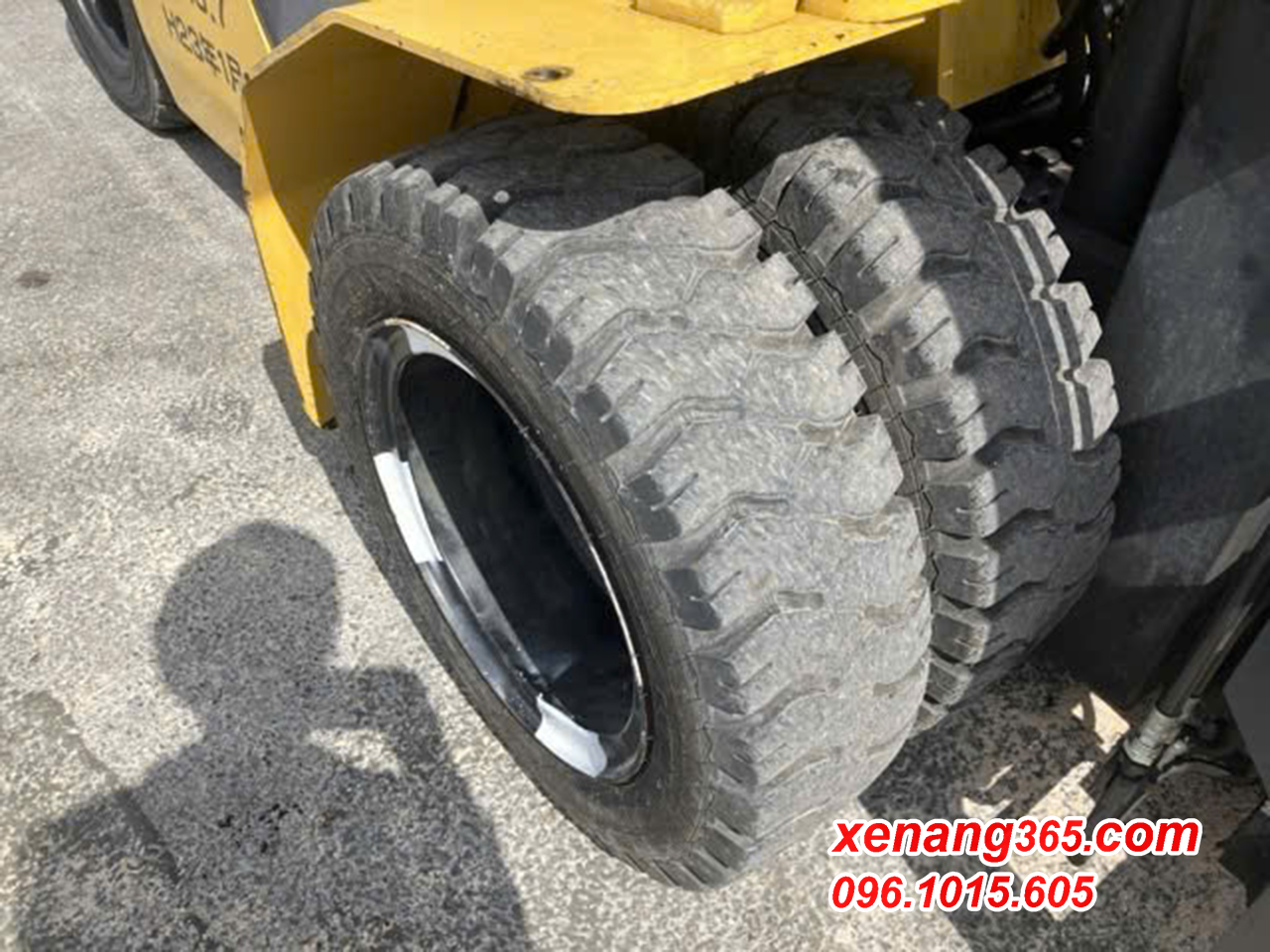 xe-nang-dau-4-tan-Komatsu-FH40-10-135185 (17) lốp xe