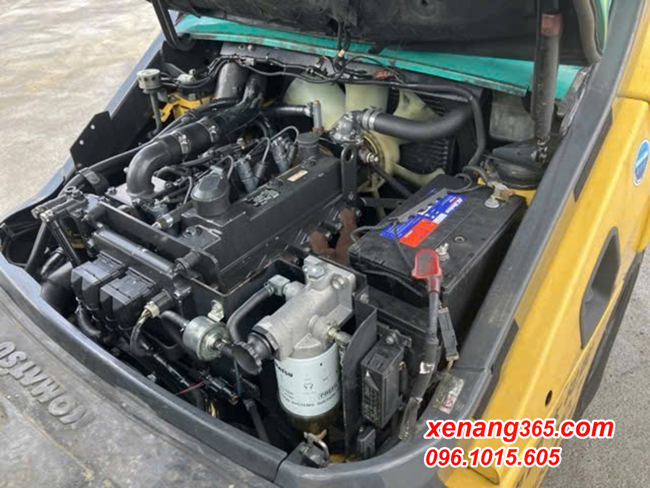Xe nâng dầu 4 tấn Komatsu FH40T-10 135185 số tự động dịch giá và dịch càng cao 5m Động cơ