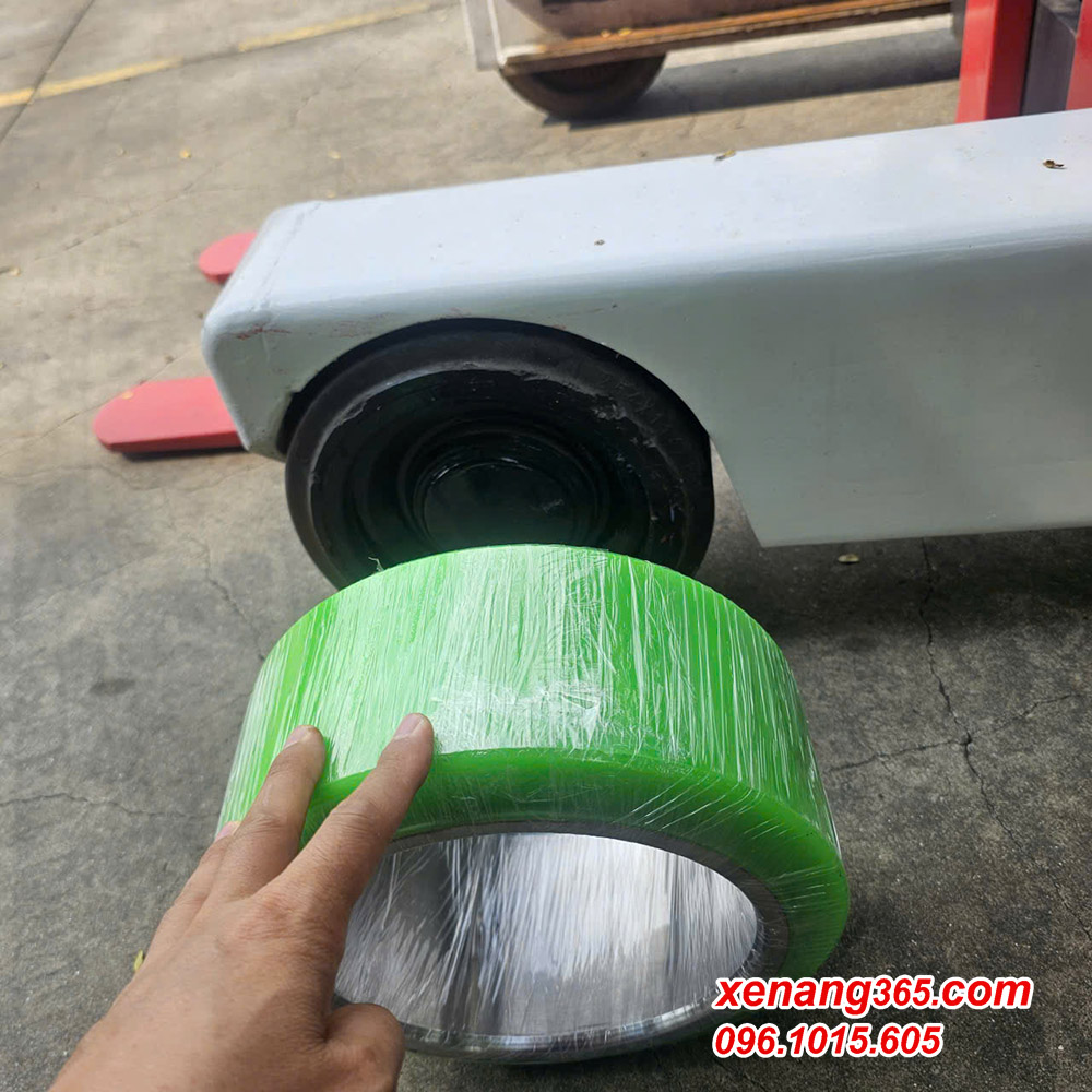 Bánh xe nâng điện đứng lái 1.5 tấn mới 100% Bánh xe nâng điện đứng lái 1.5 tấn mới 100%