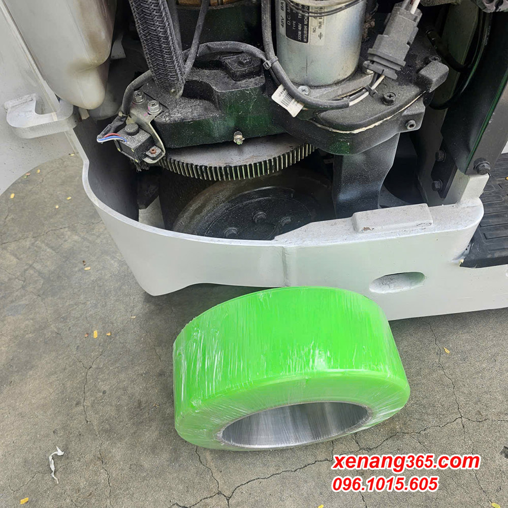 Bánh xe nâng điện đứng lái 1.5 tấn mới 100% Bánh xe nâng điện đứng lái 1.5 tấn mới 100%