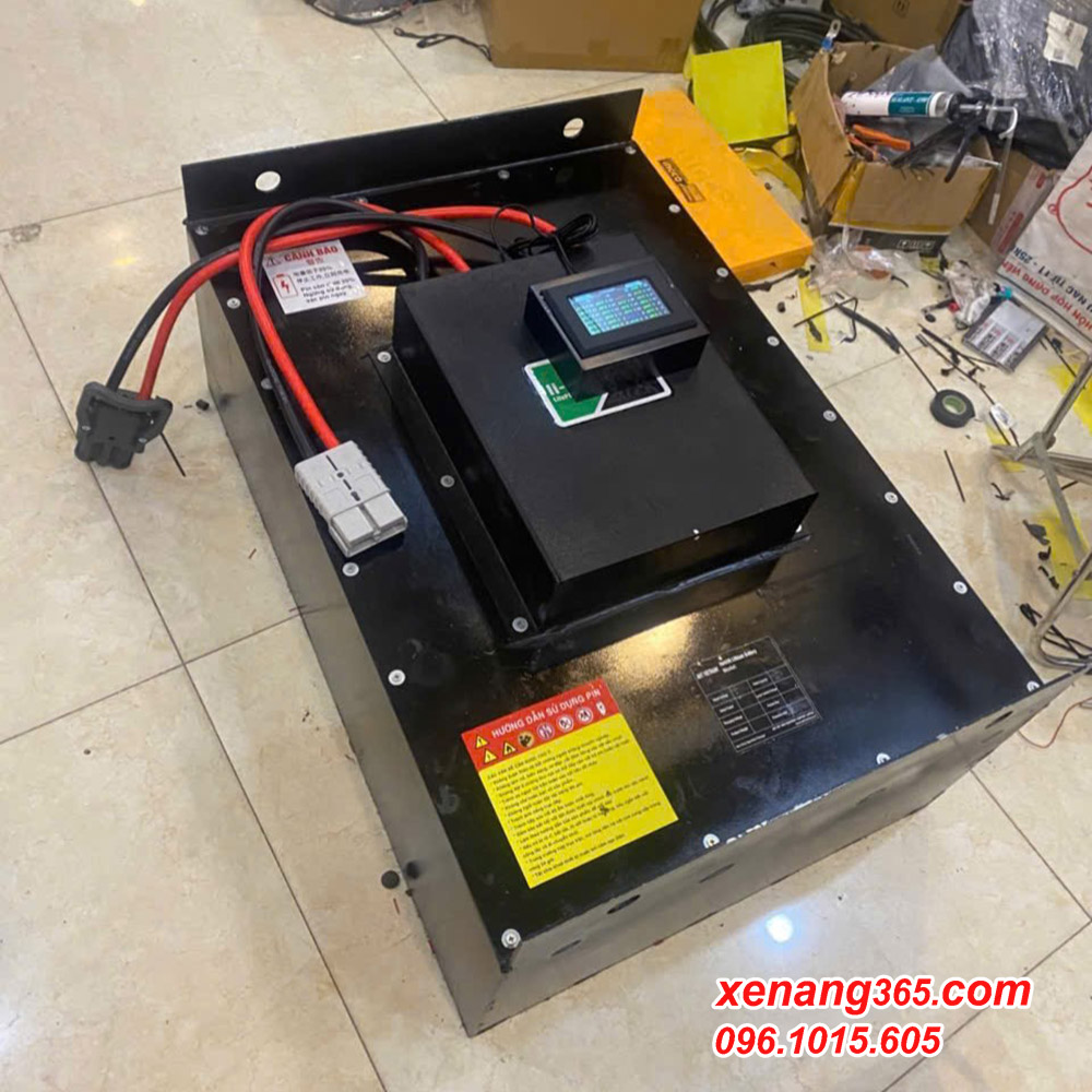 Bình điện lithium xe nâng điện 2.5 tấn Komatsu FE25-1 đã bao gồm sạc Bình điện lithium xe nâng điện 2.5 tấn Komatsu FE25-1