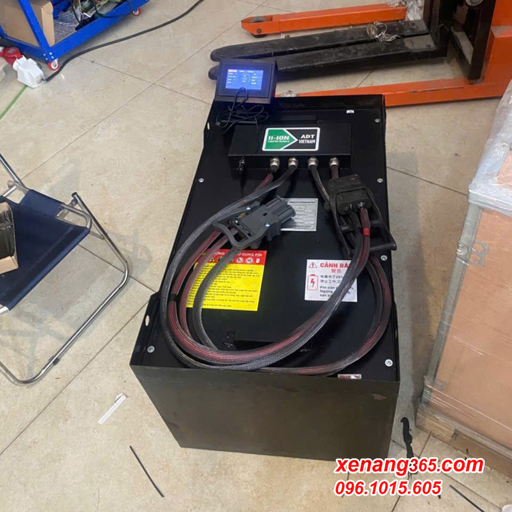 Bình điện lithium xe nâng điện 2.5 tấn Komatsu FE25-1 đã bao gồm sạc Bình điện lithium xe nâng điện 2.5 tấn Komatsu FE25-1