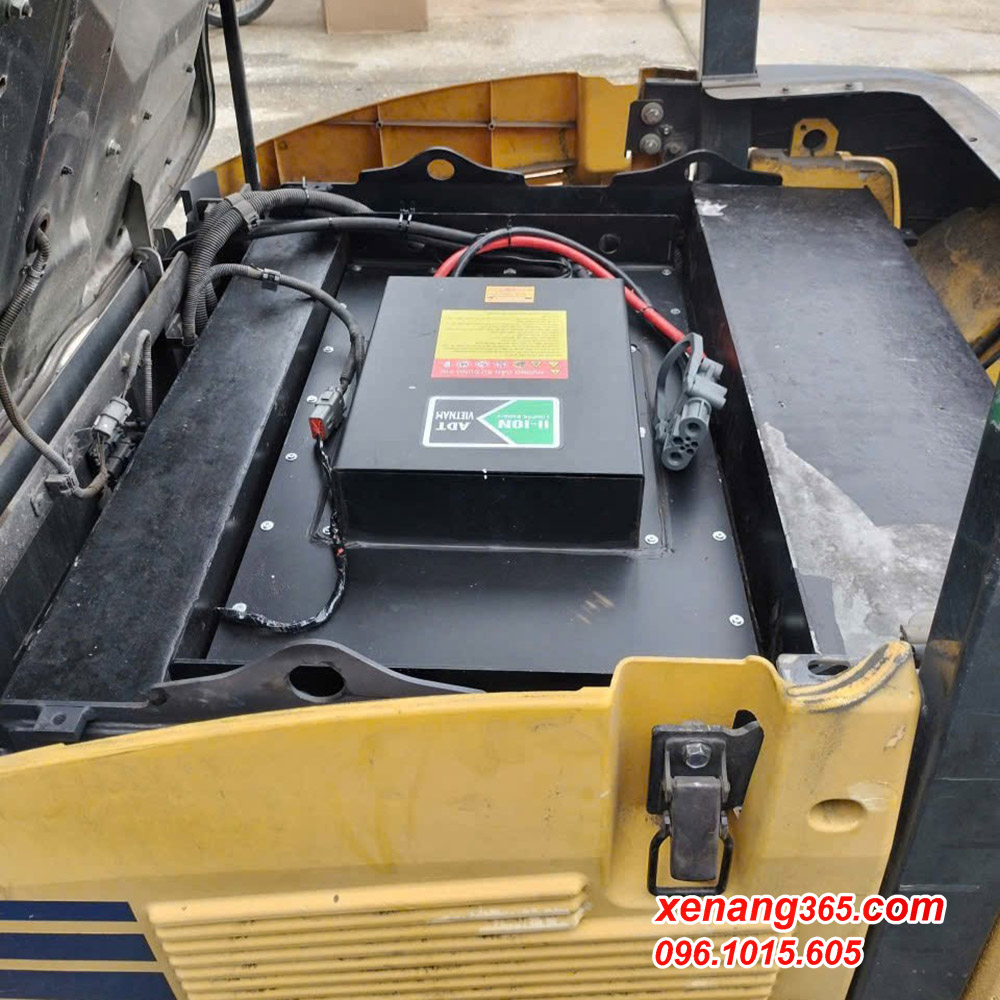 Bình điện lithium xe nâng điện 2.5 tấn Komatsu FE25-1 đã bao gồm sạc Bình điện lithium xe nâng điện 2.5 tấn Komatsu FE25-1