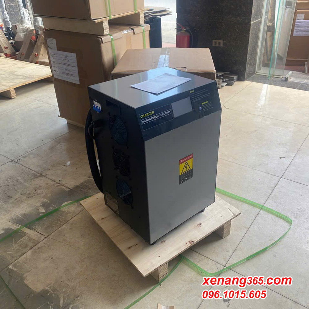 Bình điện lithium xe nâng điện 2.5 tấn Komatsu FE25-1 đã bao gồm sạc Bộ sac-Bình điện lithium xe nâng điện 2.5 tấn Komatsu FE25-1