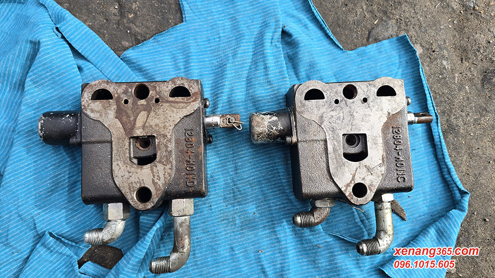 Ngăn chia thủy lực xe nâng dầu 2.5 tấn Toyota 8FD25 hàng bãi tháo xe Ngăn chia thủy lực xe nâng dầu 2.5 tấn Toyota 8FD25