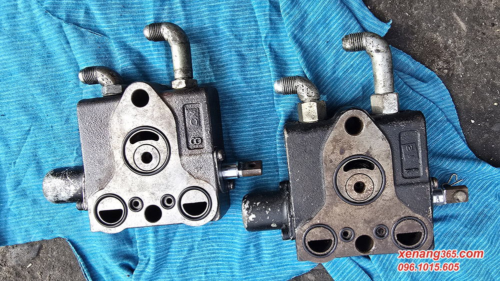 Ngăn chia thủy lực xe nâng dầu 2.5 tấn Toyota 8FD25 hàng bãi tháo xe Ngăn chia thủy lực xe nâng dầu 2.5 tấn Toyota 8FD25