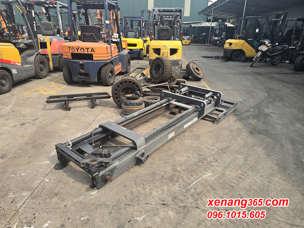 Tháp nâng 4m xe nâng điện ngồi lái 1.5 tấn Komatsu FB15-12 (khung nâng – cột nâng xe nâng) Tháp nâng 4m xe nâng điện ngồi lái 1.5 tấn Komatsu FB15-12 (khung nâng – cột nâng xe nâng)