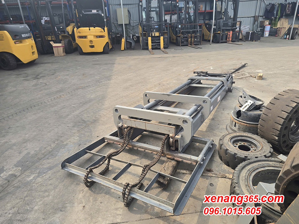 Tháp nâng 4m xe nâng điện ngồi lái 1.5 tấn Komatsu FB15-12 (khung nâng – cột nâng xe nâng) Tháp nâng 4m xe nâng điện ngồi lái 1.5 tấn Komatsu FB15-12 (khung nâng – cột nâng xe nâng)