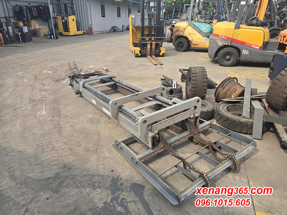 Tháp nâng 4m xe nâng điện ngồi lái 1.5 tấn Komatsu FB15-12 (khung nâng – cột nâng xe nâng) Tháp nâng 4m xe nâng điện ngồi lái 1.5 tấn Komatsu FB15-12 (khung nâng – cột nâng xe nâng)