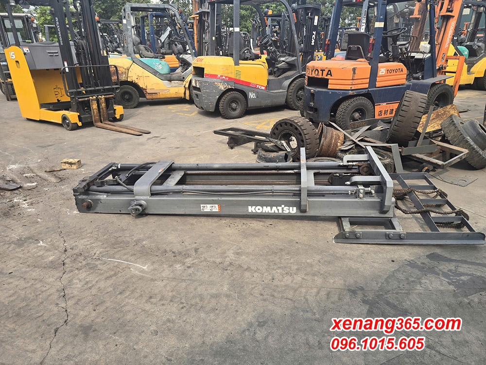 Tháp nâng 4m xe nâng điện ngồi lái 1.5 tấn Komatsu FB15-12 (khung nâng – cột nâng xe nâng) Tháp nâng 4m xe nâng điện ngồi lái 1.5 tấn Komatsu FB15-12 (khung nâng – cột nâng xe nâng)