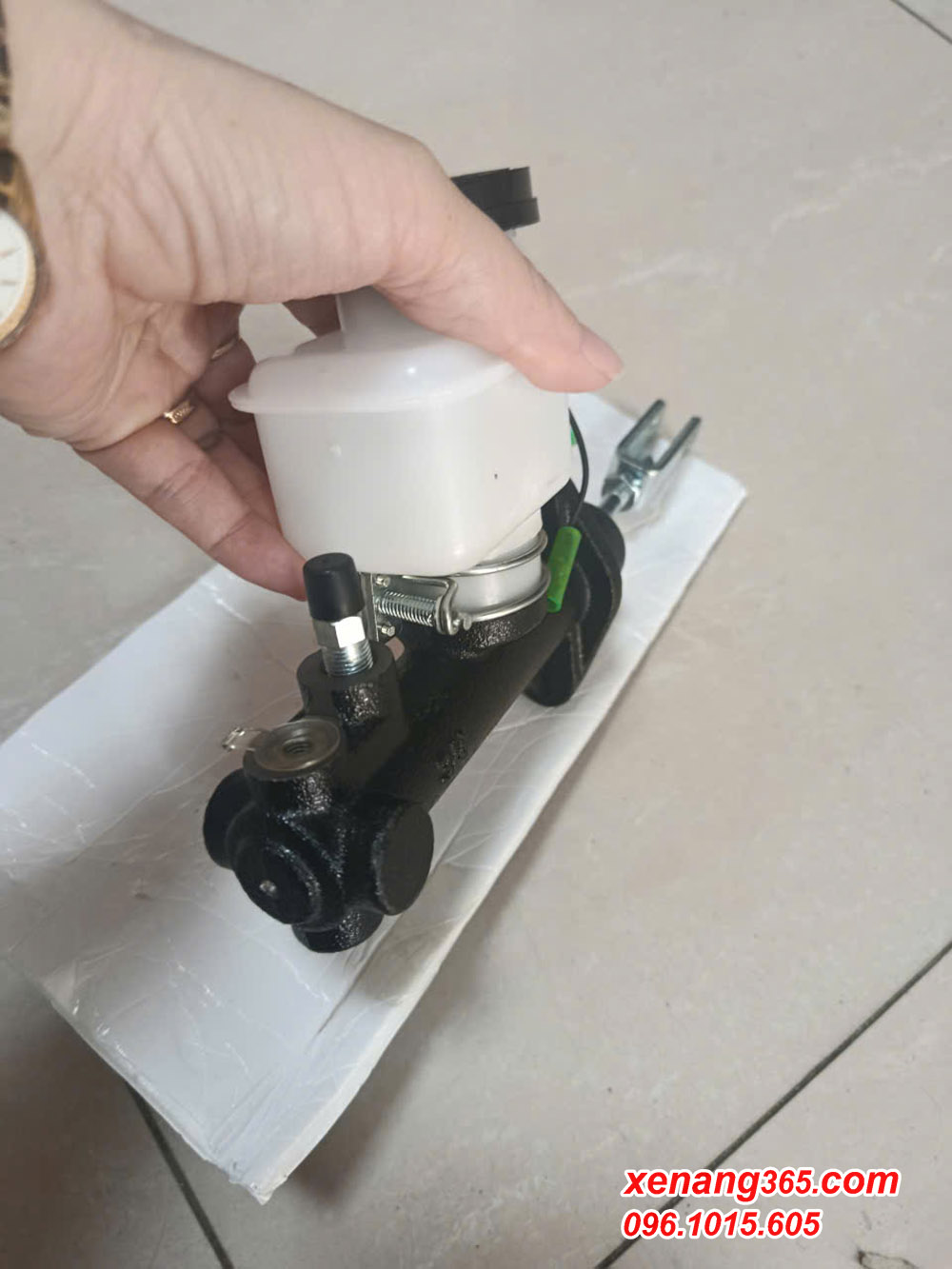Tổng phanh xe nâng dầu Komatsu 2.5 tấn - Brake Master Cylinder FD25C-12, FD25C-14 Tổng phanh xe nâng dầu Komatsu 2.5 tấn Komatsu- Brake Master Cylinder FD25C-12