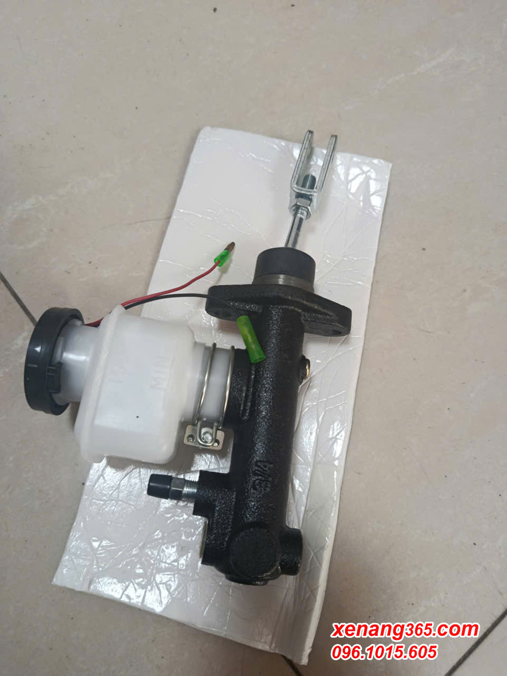 Tổng phanh xe nâng dầu Komatsu 2.5 tấn Komatsu- Brake Master Cylinder FD25C-12