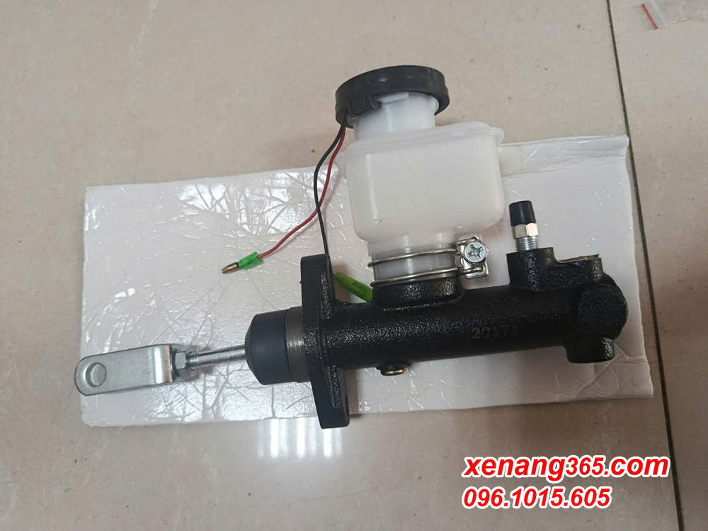 Tổng phanh xe nâng dầu Komatsu 2.5 tấn - Brake Master Cylinder FD25C-12, FD25C-14 Tổng phanh xe nâng dầu Komatsu 2.5 tấn Komatsu- Brake Master Cylinder FD25C-12