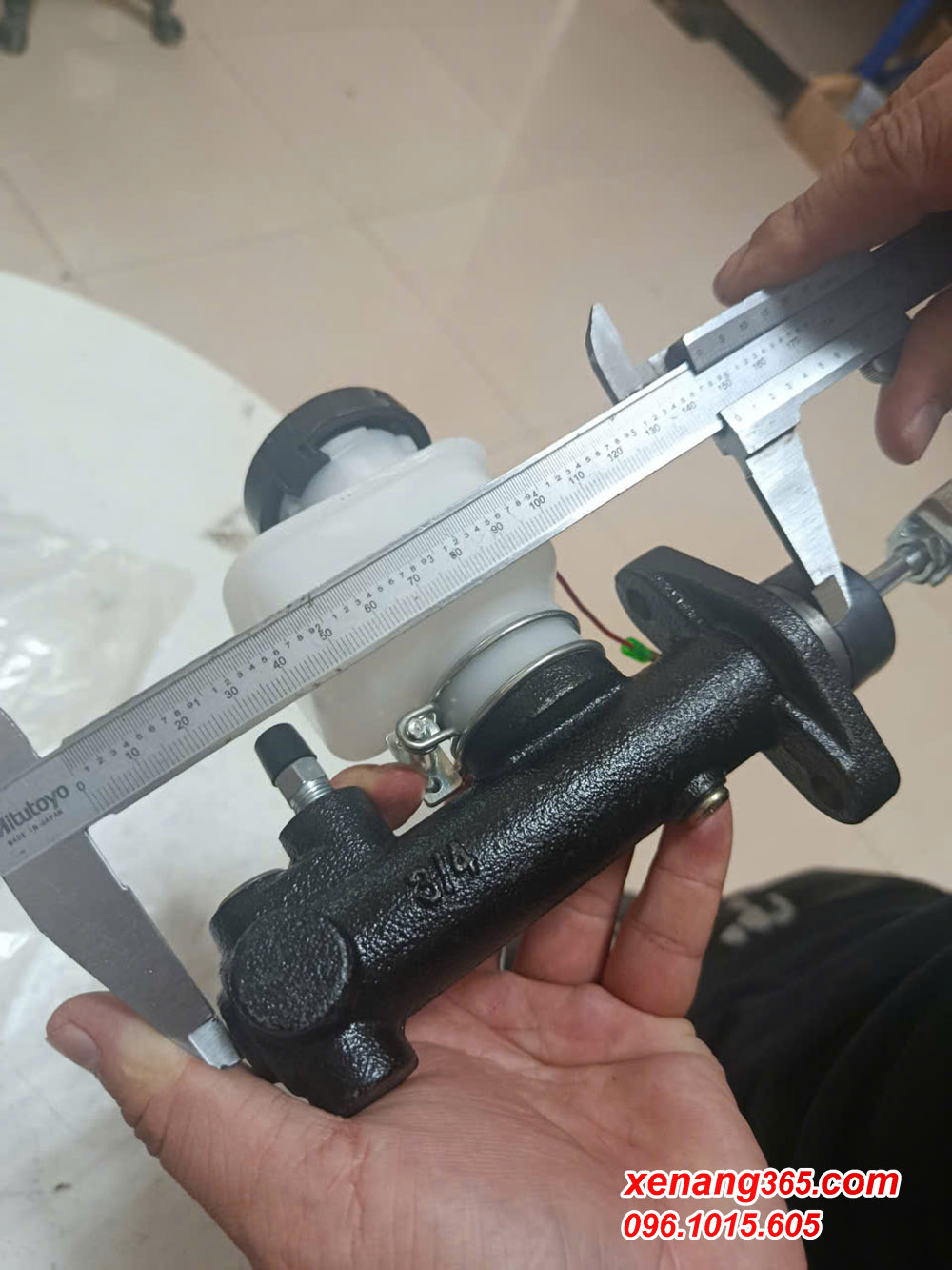 Tổng phanh xe nâng dầu Komatsu 2.5 tấn - Brake Master Cylinder FD25C-12, FD25C-14 Tổng phanh xe nâng dầu Komatsu 2.5 tấn Komatsu- Brake Master Cylinder FD25C-12