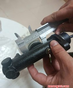 Tổng phanh xe nâng dầu Komatsu 2.5 tấn - Brake Master Cylinder FD25C-12, FD25C-14 Tổng phanh xe nâng dầu Komatsu 2.5 tấn Komatsu- Brake Master Cylinder FD25C-12