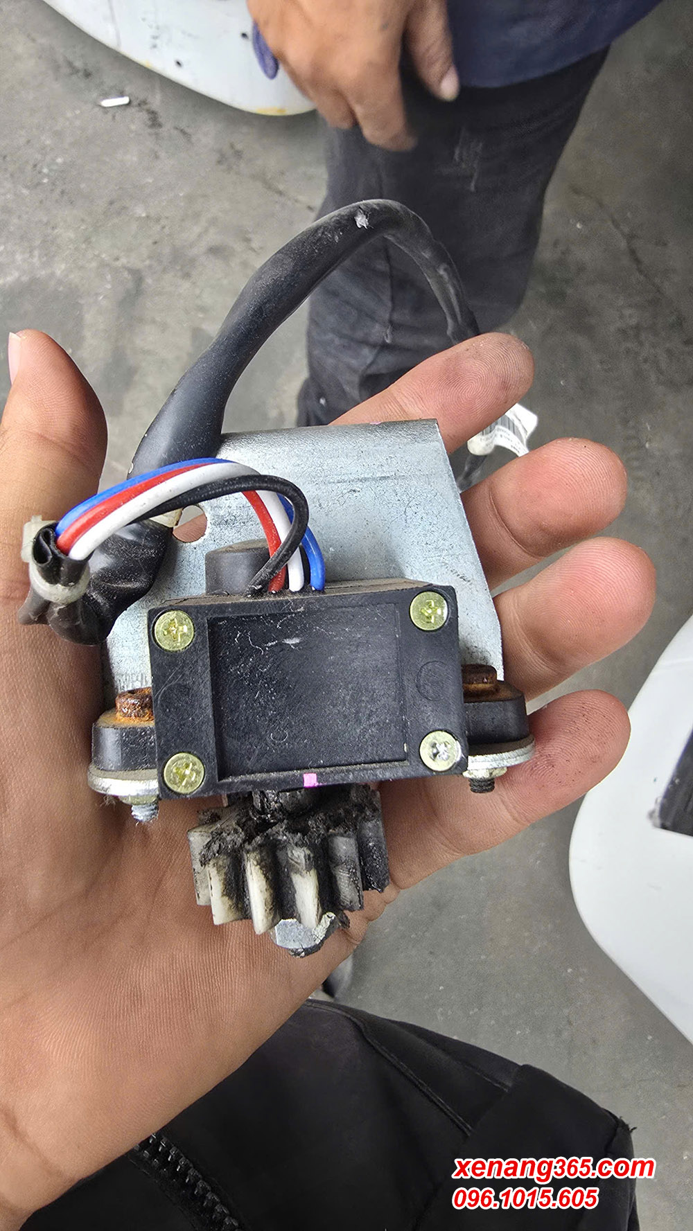 Cảm biến góc lái Complete angle sensor xe nâng điện đứng lái Nichiyu 1.5 tấn Cảm biến góc lái Complete angle sensor xe nâng điện đứng lái Nichiyu 1.5 tấn