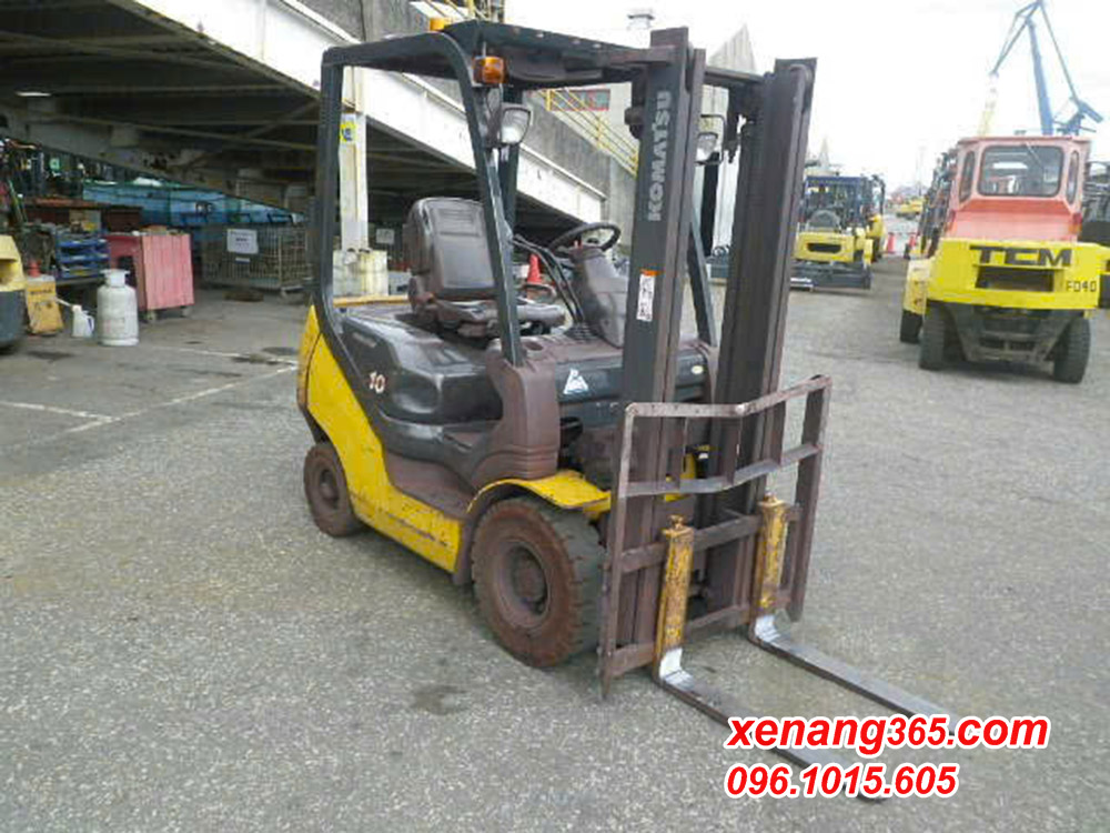 Xe nâng dầu 1 tấn Komatsu FD10T-21 số tự động 2015 Xe nâng dầu 1 tấn Komatsu FD10T-21 số tự động 2015