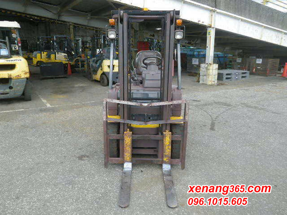 Xe nâng dầu 1 tấn Komatsu FD10T-21 số tự động 2015 Xe nâng dầu 1 tấn Komatsu FD10T-21 số tự động 2015