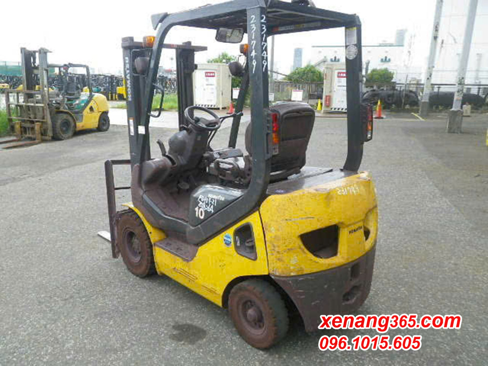 Xe nâng dầu 1 tấn Komatsu FD10T-21 số tự động 2015 Xe nâng dầu 1 tấn Komatsu FD10T-21 số tự động 2015
