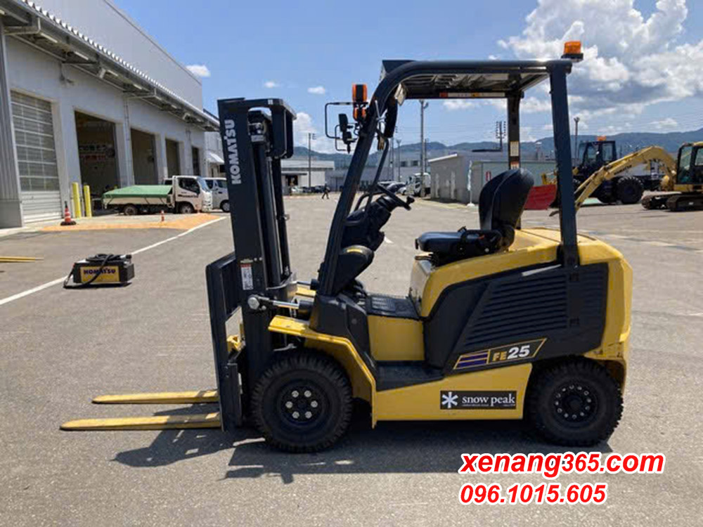 Xe nâng điện 2.5 tấn Komatsu FE25-2 320157 hàng trưng bày siêu lướt